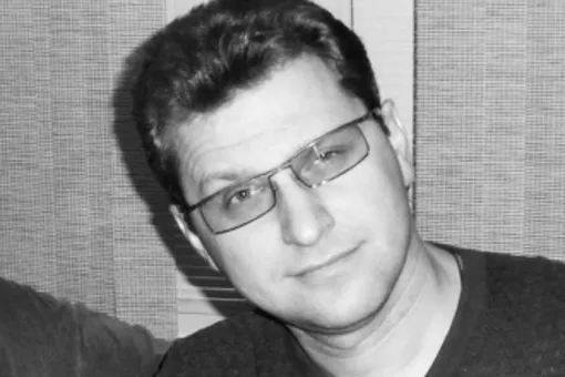Умер в 56 лет после непродолжительной болезни основатель издательства «Азбука» Максим Крютченко Умер в 56 лет после непродолжительной болезни основатель издательства «Азбука» Максим Крютченко