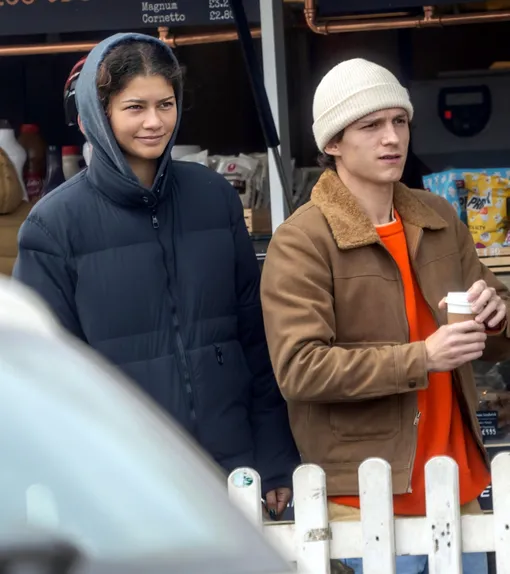 Зендая и Том Холланд на прогулке в Лондоне