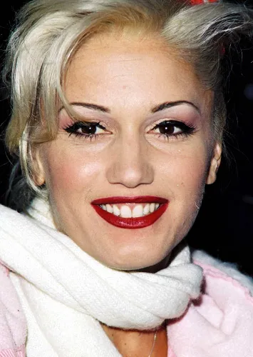 Если ли звезды с более тонкими бровями, чем у Гвен Стефани? брови звезд