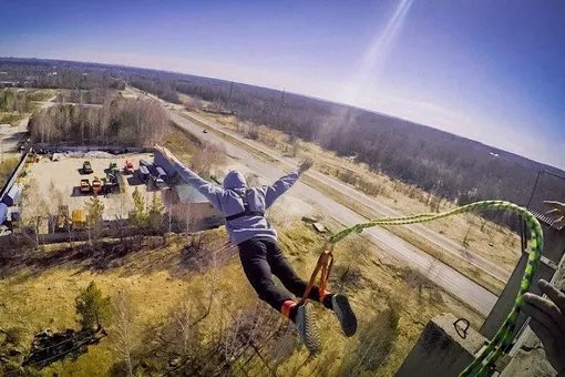 Пара из Томска оказалась в реанимации после экстремального прыжка с моста Пара из Томска оказалась в реанимации после экстремального прыжка с моста