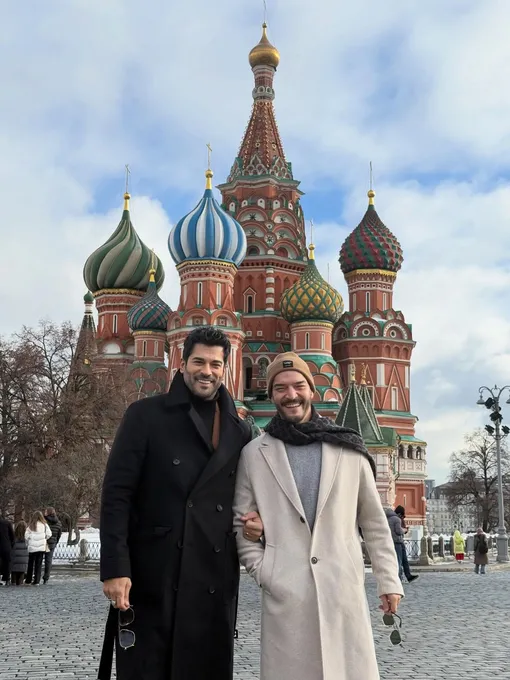 Бурак Озчивит и Чагры Сенсой на Красной площади