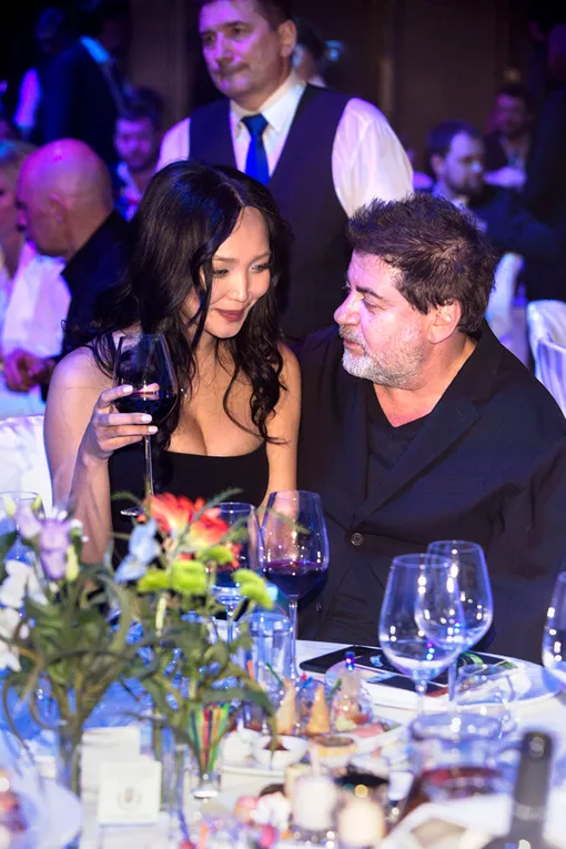 Папарацци постоянно следили за Цекало, и ему пришлось сделать заявление.