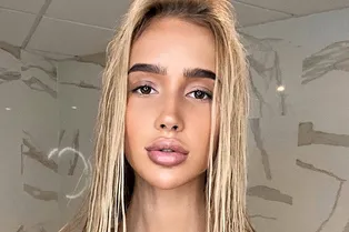 «Грудь наружу, опасный купальник!»: возлюбленная Тимати показала точеную фигуру «Грудь наружу, опасный купальник!»: возлюбленная Тимати показала точеную фигуру