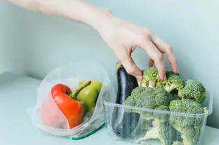 Почему из-за продуктов с отрицательной калорийностью вес не снижается, а наоборот растет: объяснение врача Почему из-за продуктов с отрицательной калорийностью вес не снижается, а наоборот растет: объяснение врача