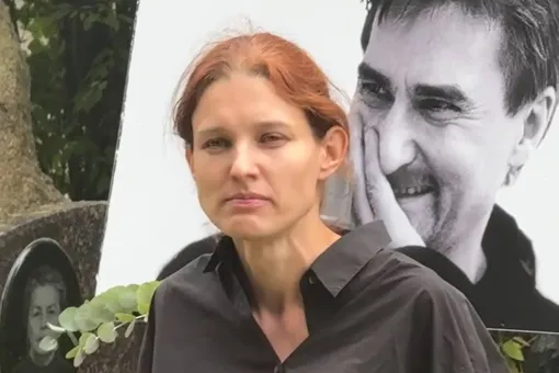 «Я уверена, что он чувствует нашу с вами любовь»: вдова Юрия Бутусова произнесла эмоциональную речь на его похоронах «Я уверена, что он чувствует нашу с вами любовь»: вдова Юрия Бутусова произнесла эмоциональную речь на его похоронах