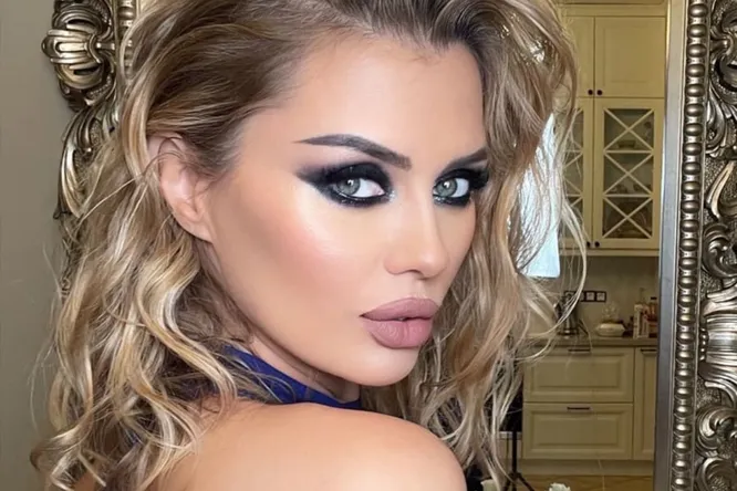 Эльвира ханымның жалған порно фотосуреттері Адамның артындағы позасында қалай қозғалуға болады