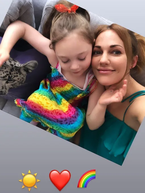 Звезда с 6-летней дочерью Ларой