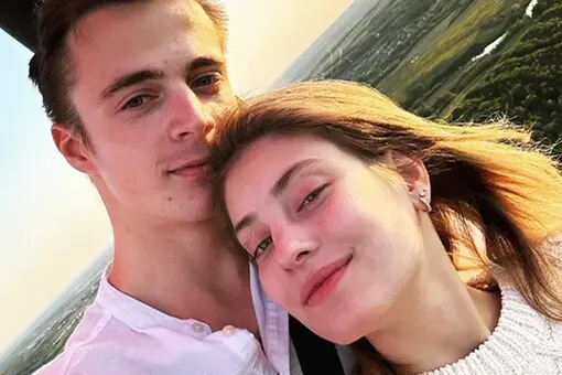 Беременная Алена Косторная и ее муж Георгий Куница снялись в чувственном видео