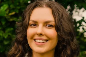 Лянка Грыу показала фигуру в купальнике на отдыхе с возлюбленным в столице Венгрии