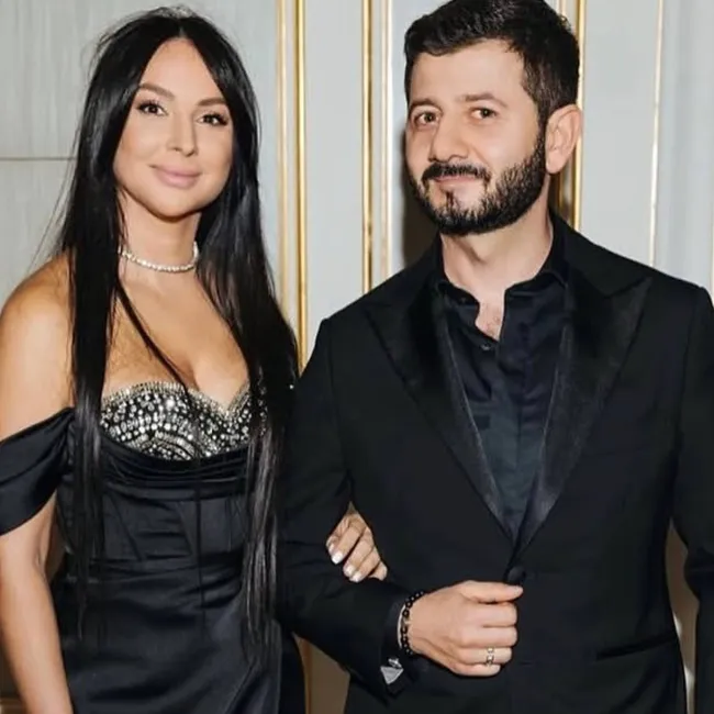 Желідегі латекс фетиш бейнелері