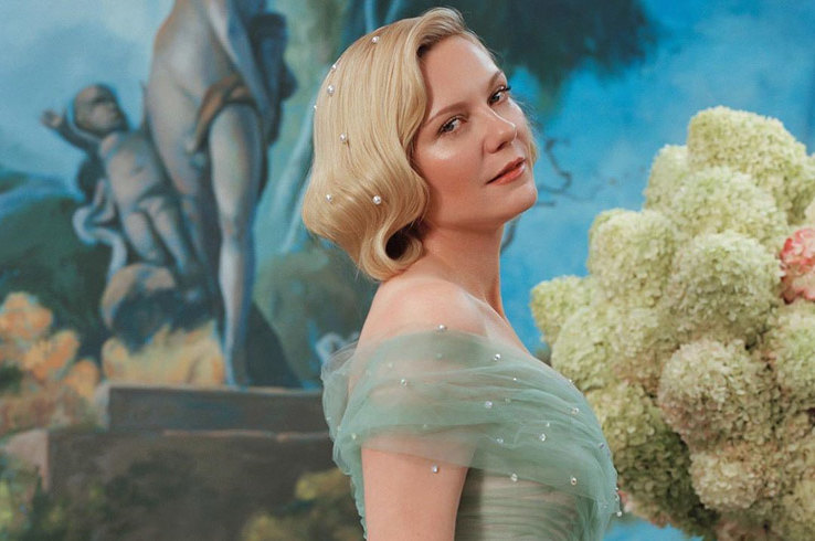 Қыздардың кискаларын қырып жатқан порно видеосы