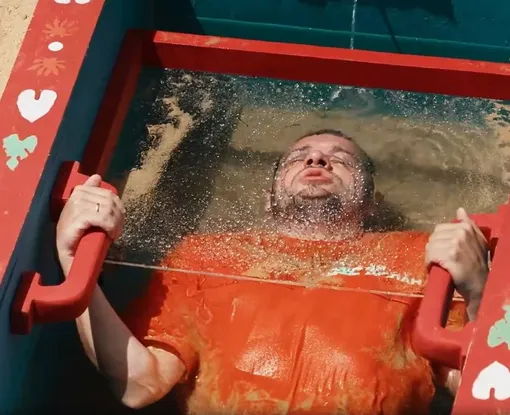 Ян Дилан «утонул» в ванне