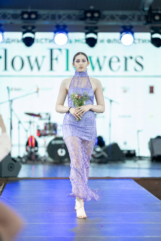 Цветы и звезды: модный показ Алены Неги — идеальное завершение лета