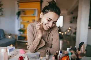 Играем в алхимика: как правильно смешивать разные тональные средства для создания идеального цвета Играем в алхимика: как правильно смешивать разные тональные средства для создания идеального цвета