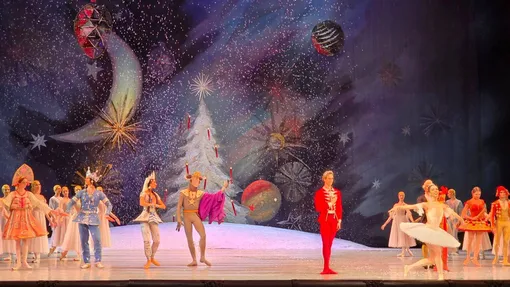 Виктория Исакова с дочерью от Юрия Мороза пришла на балет «Щелкунчик»