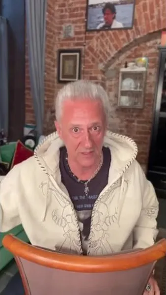 Нажми и смотри