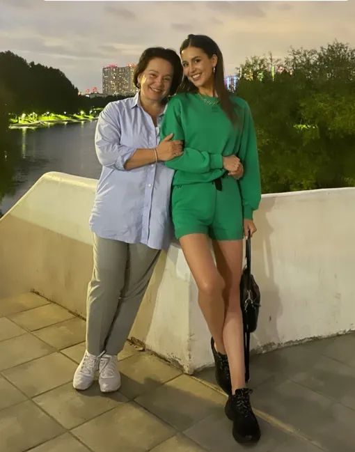 Анна Бузова с мамой Анна Бузова с мамой