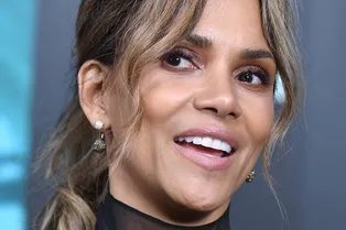 Холли Берри призвала не бояться рожать после 40 лет Холли Берри призвала не бояться рожать после 40 лет