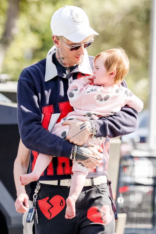 Machine Gun Kelly с дочерью от Меган Фокс Machine Gun Kelly с дочерью от Меган Фокс