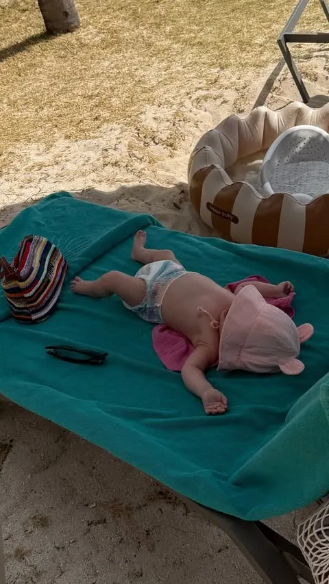 Дочь Валентины Ивановой и Тимати на отдыхе Дочь Валентины Ивановой и Тимати на отдыхе