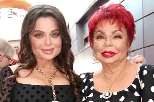 Наташа Королёва оригинально поздравила маму с 80-летием, подговорив Филиппа Киркорова, Леру Кудрявцеву и других звезд