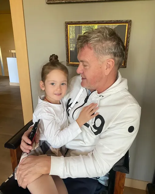 Виктория Исакова показала трогательные фотографии Юрия Мороза с дочерью Варварой Виктория Исакова показала трогательные фотографии Юрия Мороза с дочерью Варварой