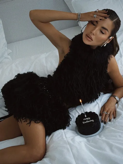 Карина Нигай выбрала оригинальный образ в день рождения