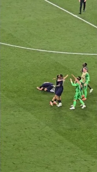 Нажми и смотри