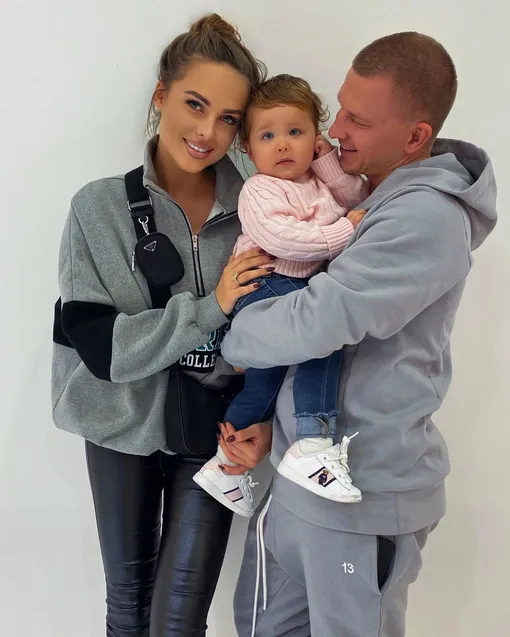 Ханна и Пашу с дочерью Ханна и Пашу с дочерью