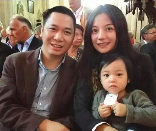 Хуан Юлун Чжао Вэй и их дочь Хуан Синь