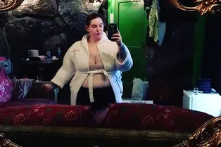 Самая крупная в мире plus-size модель Тесс Холлидей посмеялась над своим весом