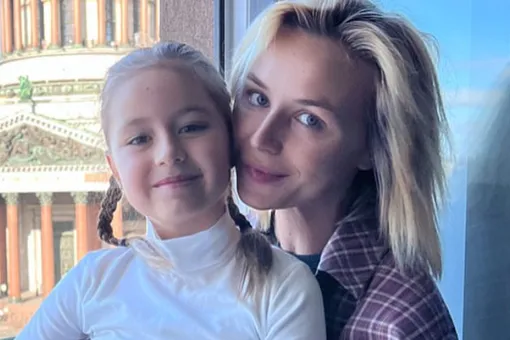 «Я в ужасе!»: Полина Гагарина показала, как делает уроки с дочерью «Я в ужасе!»: Полина Гагарина показала, как делает уроки с дочерью