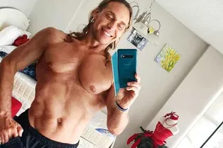 «Вы пока возмущайтесь»: муж Наташи Королевой разделся до стрингов