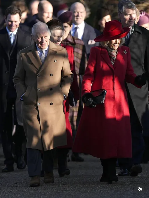 Карл III и Камилла возглавили процессию