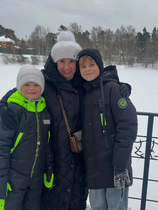 Мама Сергея Лазарева с внуками Аней и Никитой