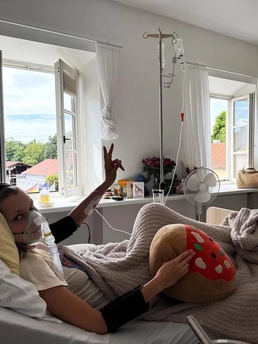 Белла Хадид в больничной палате