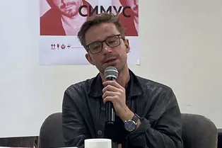 Александр Петров впервые вышел в свет с женой: эксклюзивные кадры VOICE Александр Петров впервые вышел в свет с женой: эксклюзивные кадры VOICE