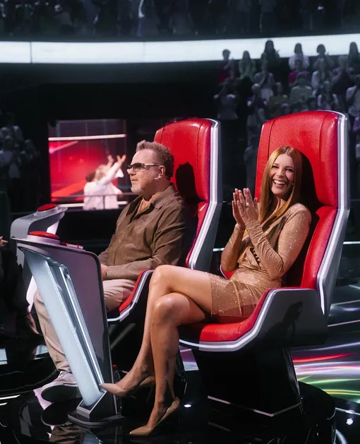 Супруги делят одно кресло Супруги делят одно кресло