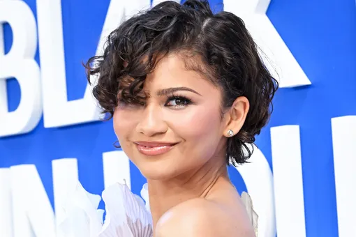 Зендая в наряде невесты и с русским обручальным кольцом появилась на премии, подтвердив свадьбу с актером Зендая в наряде невесты и с русским обручальным кольцом появилась на премии, подтвердив свадьбу с актером