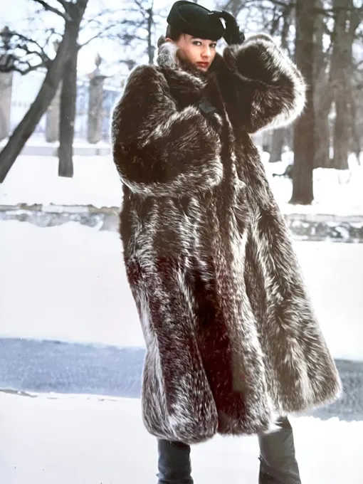 Лариса Гузеева позировала в шубе