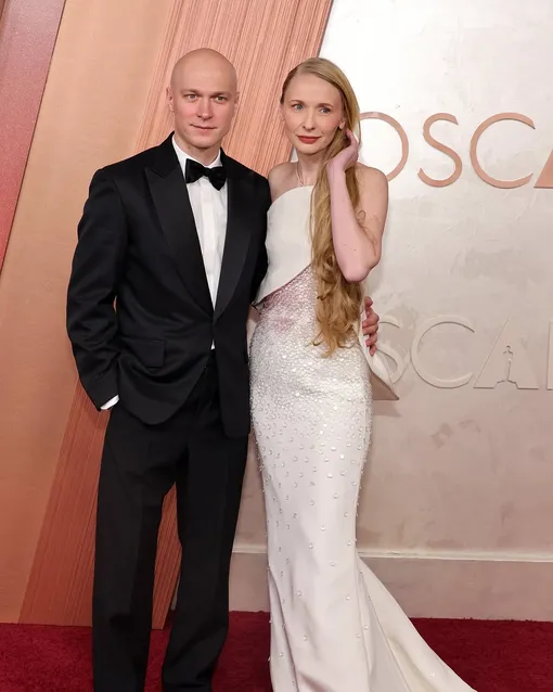 Юра Борисов и Анна Шевчук на 97-й церемонии вручения премии «Оскар» Юра Борисов и Анна Шевчук на 97-й церемонии вручения премии «Оскар»