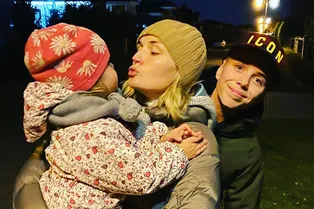 Полина Гагарина умилила поклонников нежным снимком с дочерью и сыном Полина Гагарина умилила поклонников нежным снимком с дочерью и сыном
