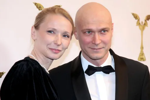 Жена Юры Борисова показала, как кормит новорожденную дочь грудью Жена Юры Борисова показала, как кормит новорожденную дочь грудью