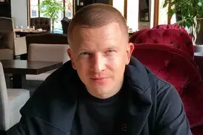 «Выдали маму замуж»: Пашу заявил, что его родители обвенчались