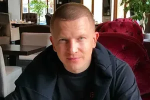 «Выдали маму замуж»: Пашу заявил, что его родители обвенчались