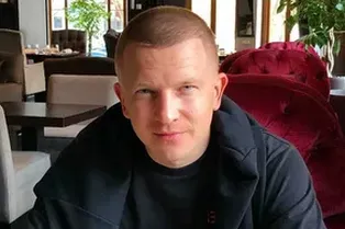 «Выдали маму замуж»: Пашу заявил, что его родители обвенчались «Выдали маму замуж»: Пашу заявил, что его родители обвенчались