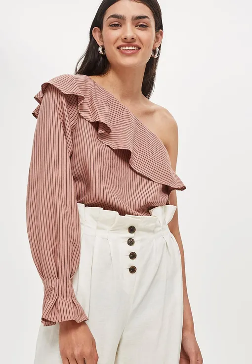 Topshop, 3 399 руб. (на сайте Lamoda)