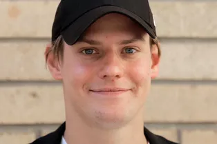 «Мия была очень стеснительной»: Павел Табаков рассказал о дочери от Софьи Синицыной «Мия была очень стеснительной»: Павел Табаков рассказал о дочери от Софьи Синицыной