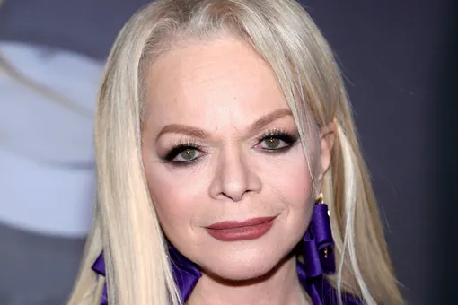 «Я решила вернуть деньги Полине Лурье»: Лариса Долина покаялась перед покупательницей ее квартиры в эфире Первого канала «Я решила вернуть деньги Полине Лурье»: Лариса Долина покаялась перед покупательницей ее квартиры в эфире Первого канала