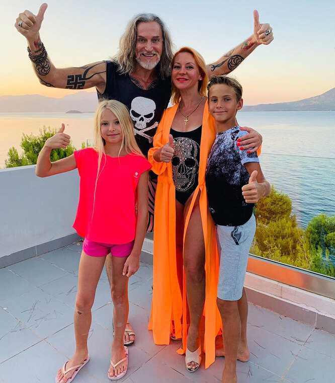 Жыныс мүшесіне оралған еріндер